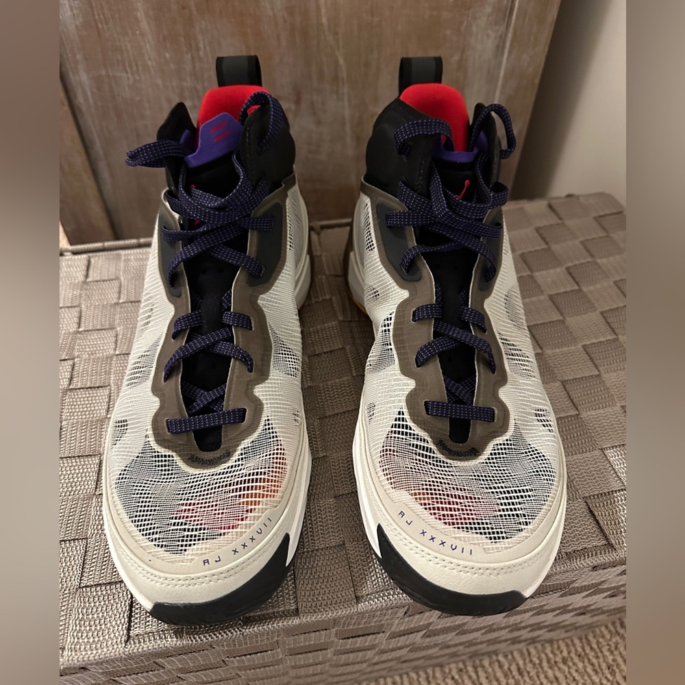 JORDAN XXXVII MINT CONDITION